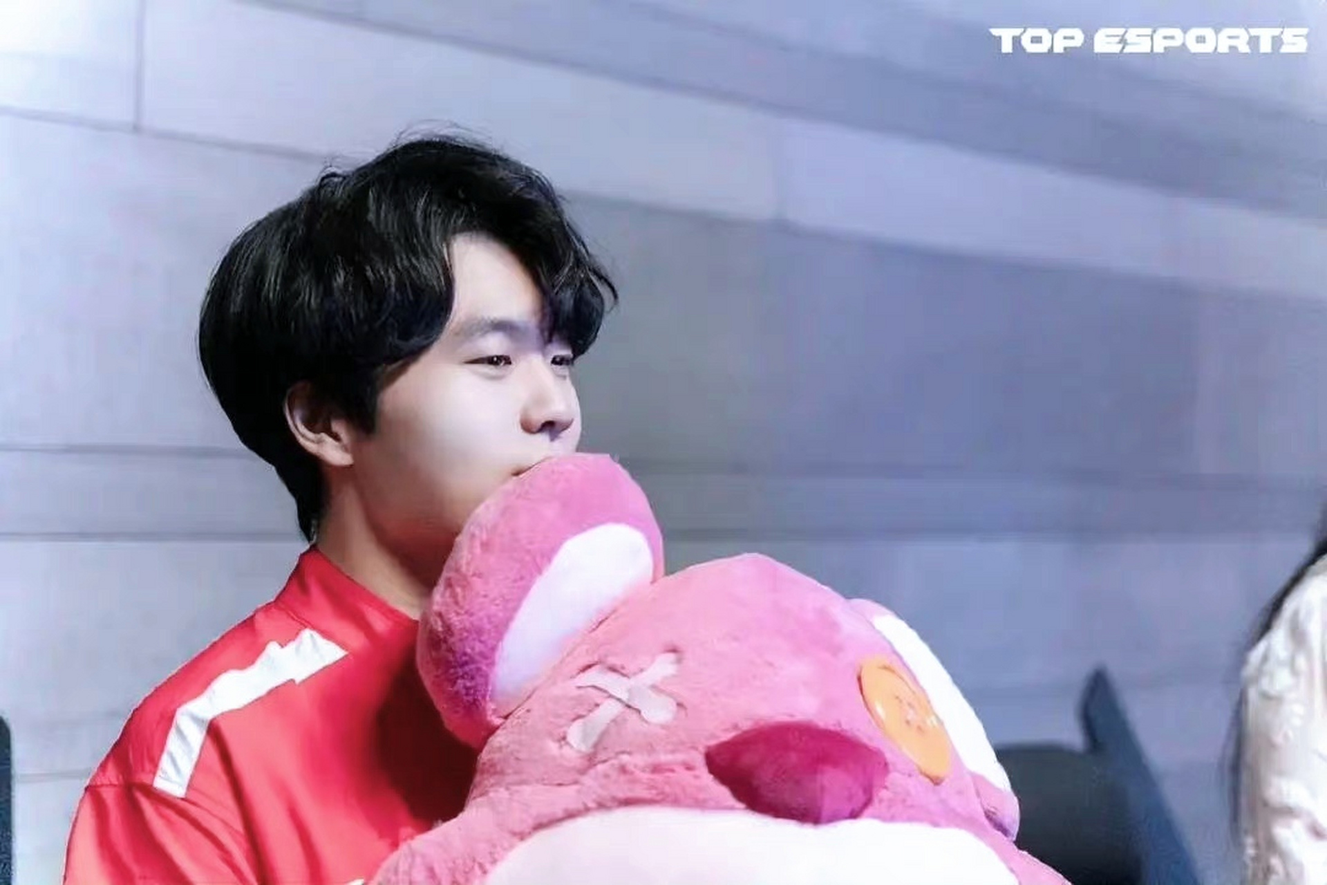 KAIYUN-包含Rookie在巴塞罗那比赛中挺进下一轮，回归赛场引发热议！的词条