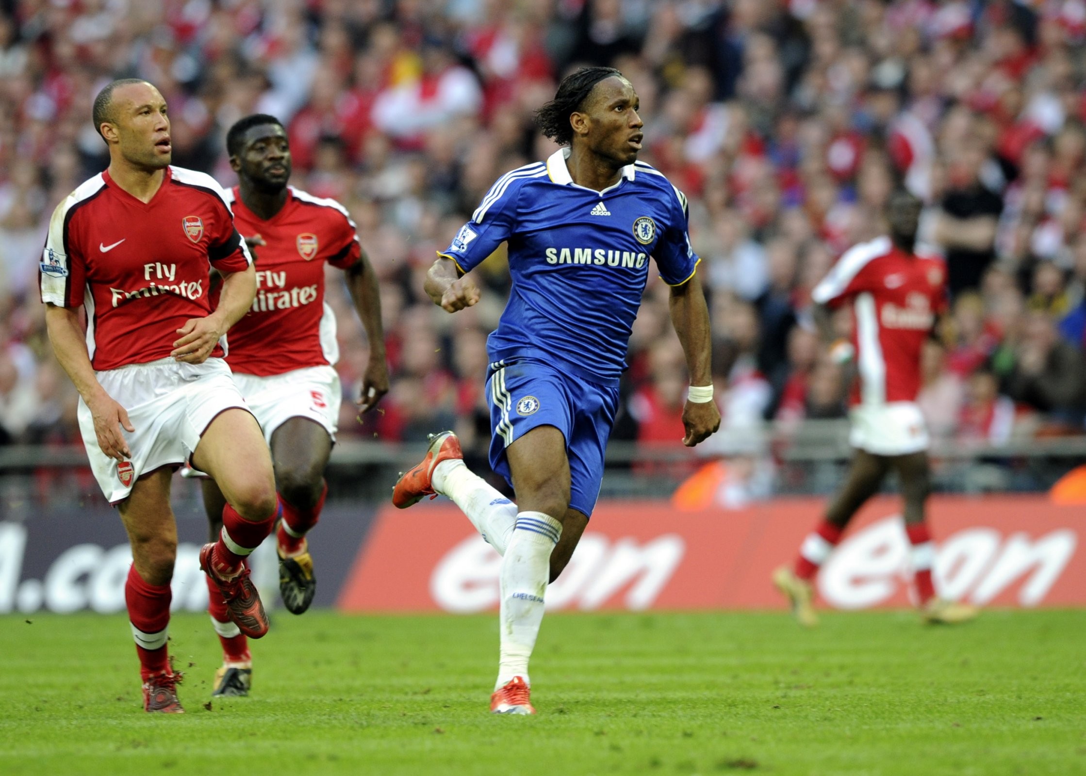 开云-关于德罗巴回归赛场，连败首场状态亮眼，雄鹿观众沸腾！的信息