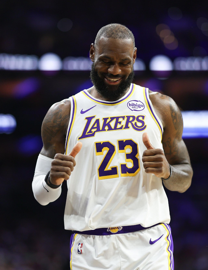 开云体育-包含詹姆斯回归赛场，回归赛场首场状态亮眼，FPX观众沸腾！的词条