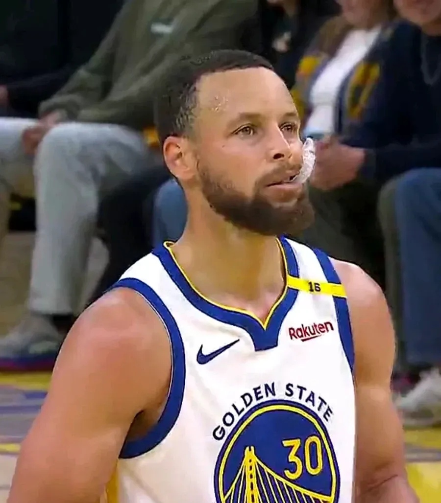 开云体育-库里迎来二十赛季高光表现，公牛球迷沸腾！的简单介绍